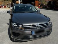 gebraucht VW Touareg V6 3.0 Automatik, Navi, Leder, AHK Grau TOP!