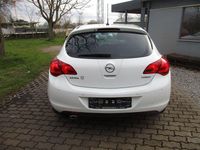 Gebraucht Opel Astra Design Edition 140 PS (102 kW) 2012 Weiß Limousine