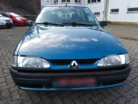 Second-hand Renault R9 73 CP (53 kW) 1995 Albastru Berlinǎ