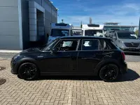 Gebraucht Mini Cooper Essential 136 PS (100 kW) 2021 Schwarz (metallic) Kleinwagen