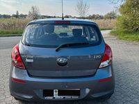 Gebraucht Hyundai i20 Edition 86 PS (63 kW) 2014 Grau Kleinwagen