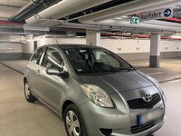 Gebraucht Toyota Yaris 69 PS (50 kW) 2007 Silber Kleinwagen