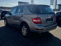 Gebraucht Mercedes ML300 190 PS (139 kW) 2010 Silber SUV