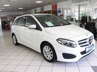 Gebraucht Mercedes B200 156 PS (114 kW) 2018 Weiß Kleinwagen