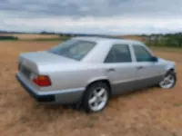 Gebraucht Mercedes 300 147 PS (108 kW) 1993 Silber Limousine