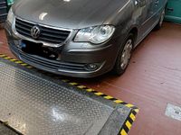 Gebraucht VW Touran 140 PS (102 kW) 2010 Grau Van / Kleinbus
