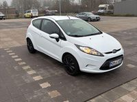Gebraucht Ford Fiesta Trend 95 PS (69 kW) 2011 Weiß Kleinwagen