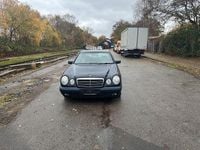 Gebraucht Mercedes E200 Classic 136 PS (100 kW) 1997 Blau Limousine