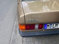 Gebraucht Mercedes 190 122 PS (89 kW) 1983 Gold Limousine