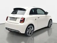 Neu Abarth 500e Turismo 114 kW (155 PS) 2026 Antidote white Kleinwagen
