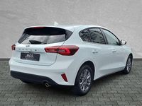 Neu Ford Focus Titanium 155 PS (114 kW) 2026 Weiß Limousine