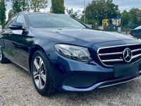 Gebraucht Mercedes E220 194 PS (142 kW) 2019 Blau Kombi