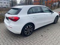Gebraucht Mercedes A180 116 PS (85 kW) 2021 Weiß Limousine