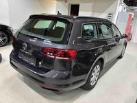 Gebraucht VW Passat Basis 122 PS (89 kW) 2023 Grau Kombi