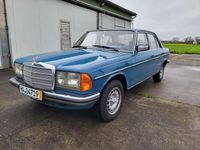 Gebraucht Mercedes E280 185 PS (136 kW) 1978 Blau Limousine