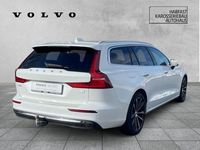 Gebraucht Volvo V60 Core 455 PS (334 kW) 2023 Crystal white pearl / metallic (metallic) Kombi