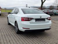 Gebraucht Skoda Superb LAURIN & KLEMENT 190 PS (139 kW) 2016 Weiß Limousine