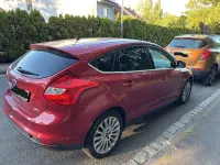 Gebraucht Ford Focus Titanium 125 PS (91 kW) 2012 Rot Limousine