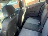 Second-hand Opel Astra 105 CP (77 kW) 2005 Argintiu Hatchback