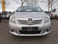 Gebraucht Toyota Verso Travel 147 PS (108 kW) 2013 Silber Van / Kleinbus