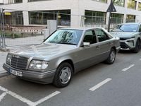 Gebraucht Mercedes E200 136 PS (100 kW) 1995 Beige Limousine