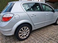 Second-hand Opel Astra 105 CP (77 kW) 2004 Argintiu Berlinǎ