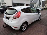 Gebraucht Ford Fiesta 82 PS (60 kW) 2014 Weiß Kleinwagen