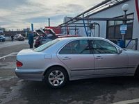 Gebraucht Mercedes E220 Elegance 143 PS (105 kW) 2000 Silber Limousine