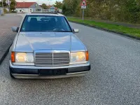 Gebraucht Mercedes E200 136 PS (100 kW) 1993 Silber Limousine