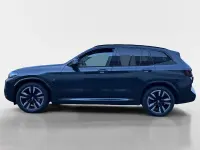 Gebraucht BMW iX3 Shadowline 210 kW (286 PS) 2023 Sophistograu brillanteffekt metallic SUV