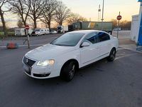 Gebraucht VW Passat 122 PS (89 kW) 2011 Weiß Limousine
