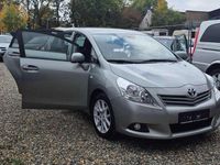 Gebraucht Toyota Verso 126 PS (92 kW) 2012 Silber Van / Kleinbus