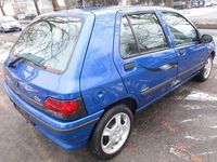 Używany Renault Clio 54 KM (39 kW) 1996 Niebieski Hatchback