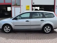 Gebraucht Ford Focus Trend 101 PS (74 kW) 2005 Silber Limousine