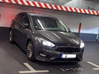 Gebraucht Ford Focus Titanium 120 PS (88 kW) 2016 Grau Limousine
