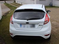Gebraucht Ford Fiesta 74 PS (54 kW) 2017 Weiß Kleinwagen