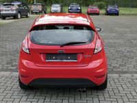 Gebraucht Ford Fiesta Celebration 80 PS (58 kW) 2016 Rot Kleinwagen