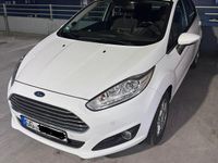 Gebraucht Ford Fiesta 101 PS (74 kW) 2015 Weiß Kleinwagen
