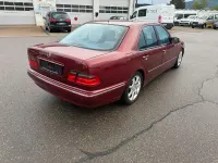 Gebraucht Mercedes E320 Avantgarde 197 PS (144 kW) 2001 Rot Limousine