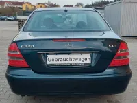 Używany Mercedes E220 Classic 150 KM (110 kW) 2005 Niebieski Sedan/Limuzyna