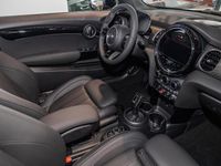 Gebraucht Mini Cooper 136 PS (100 kW) 2023 Rebel green (gruen) Kleinwagen