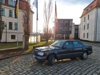 Gebraucht Mercedes E220 150 PS (110 kW) 1994 Schwarz Limousine