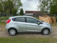 Gebraucht Ford Fiesta 95 PS (69 kW) 2012 Silber Limousine