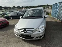 Gebraucht Mercedes B180 116 PS (85 kW) 2011 Polarsilber  metalliclack Kleinwagen