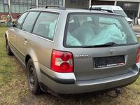 Gebraucht VW Passat Basis 102 PS (75 kW) 2002 Grau Kombi
