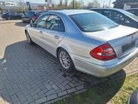 Gebraucht Mercedes E220 150 PS (110 kW) 2004 Silber Limousine