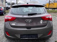 Gebraucht Hyundai i30 Classic 99 PS (72 kW) 2014 Cashmere brown / mic Kleinwagen