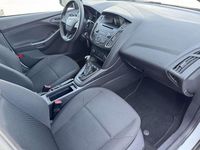 Używany Ford Focus Ambiente 101 KM (74 kW) 2015 Biały Kombi