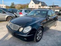 Używany Mercedes E220 150 KM (110 kW) 2004 Czarny Sedan/Limuzyna