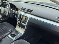 Gebraucht VW Passat Highline 140 PS (102 kW) 2012 Blau Limousine